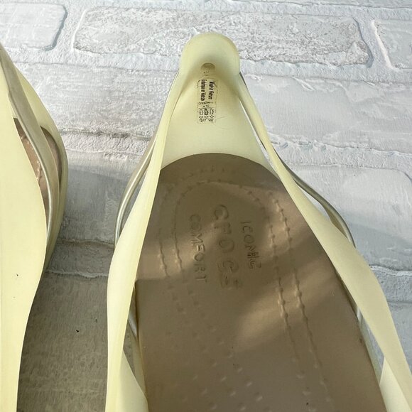 Crocs Flats Sandals Women 10 Jelly Creamy Yellow Slip On Strappy Open Toe Cutout - Picture 9 of 12